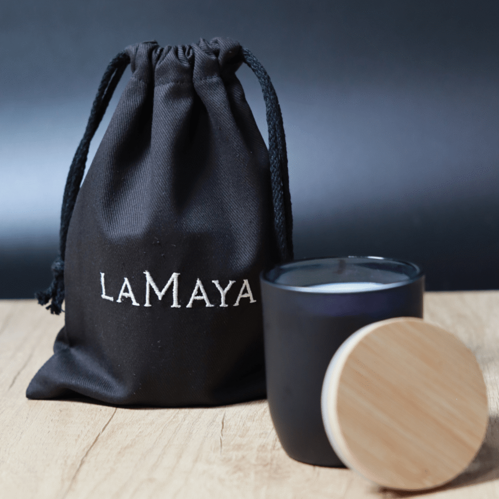 LaMaya świeca